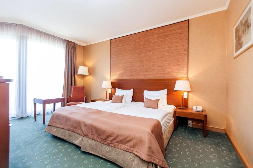 Greenfield Hotel Golf & Spa Buk Exterior foto