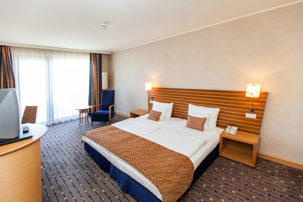 Greenfield Hotel Golf & Spa Buk Exterior foto