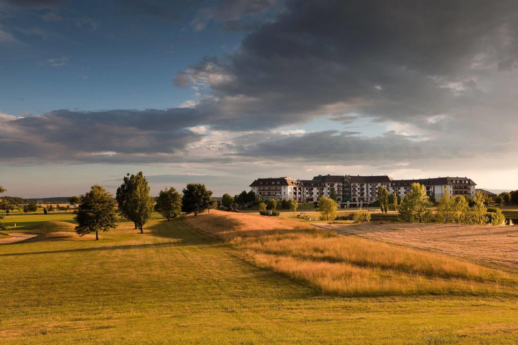 Greenfield Hotel Golf & Spa Buk Exterior foto